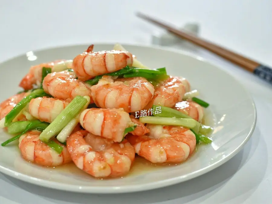 Stir-fried shrimp with green onions