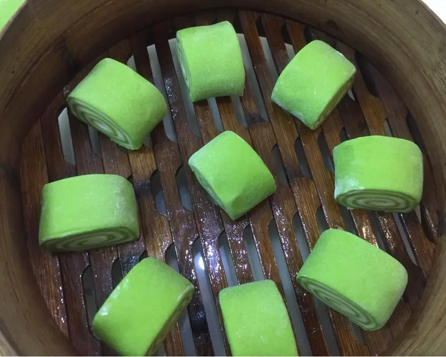 The spinach juice knife cut steamed buns are super small and fresh step 0