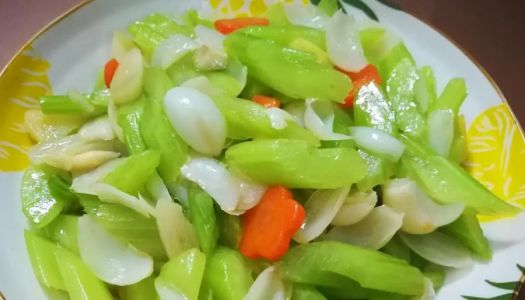 Stir-fried lilies with celery