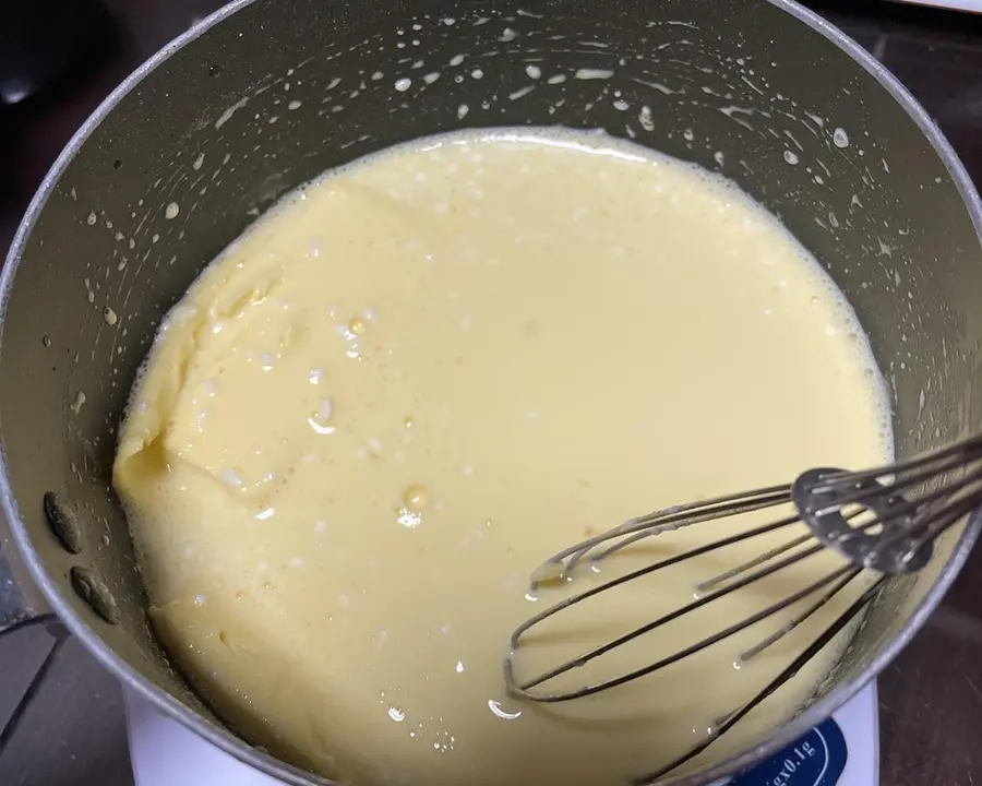 Do you have to use a porcelain bowl to bake soufflÃ©? Do you have to smear butter and sugar on the inside wall? â€”â€”Western Cuisine (41) step 0