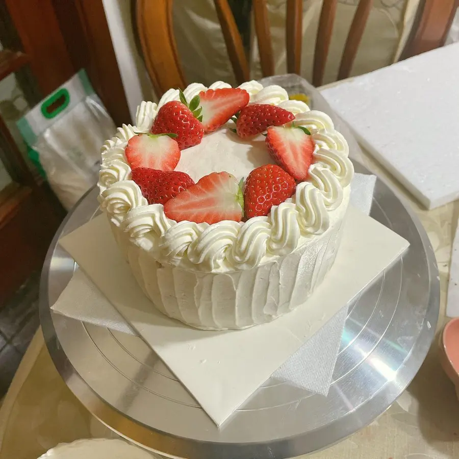 Chocolate strawberry cake with a small and fresh exterior and a super rich interior (no need to wipe the dough) step 0