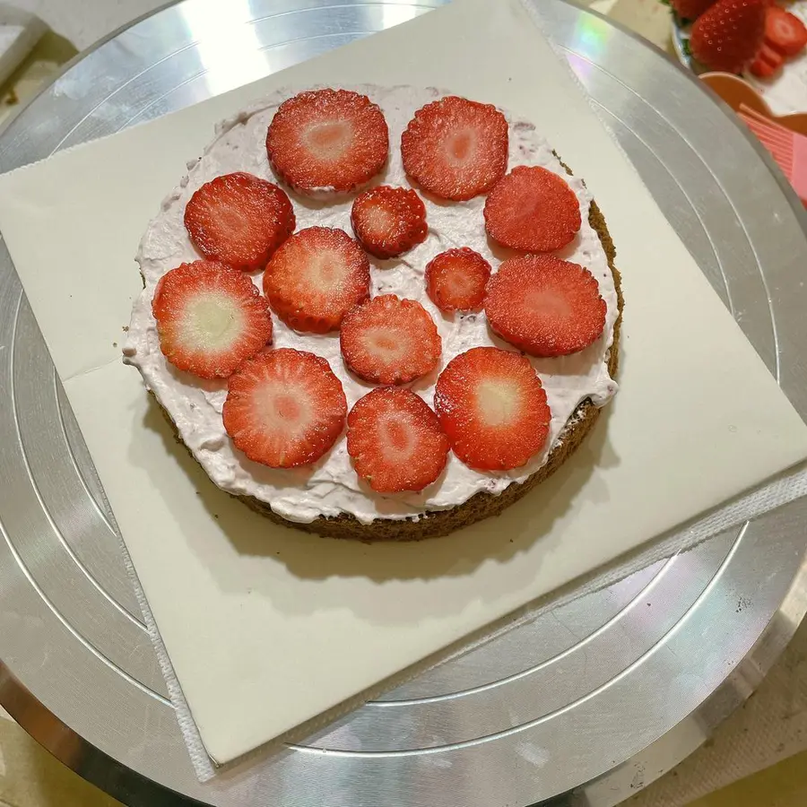 Chocolate strawberry cake with a small and fresh exterior and a super rich interior (no need to wipe the dough) step 0