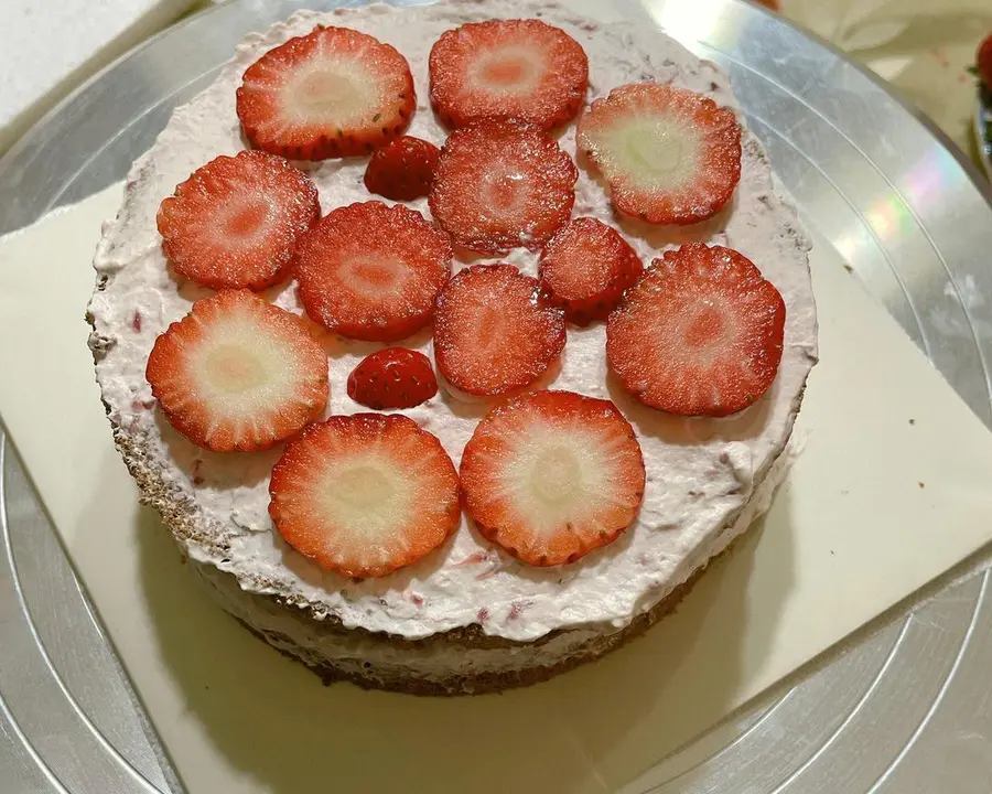 Chocolate strawberry cake with a small and fresh exterior and a super rich interior (no need to wipe the dough) step 0