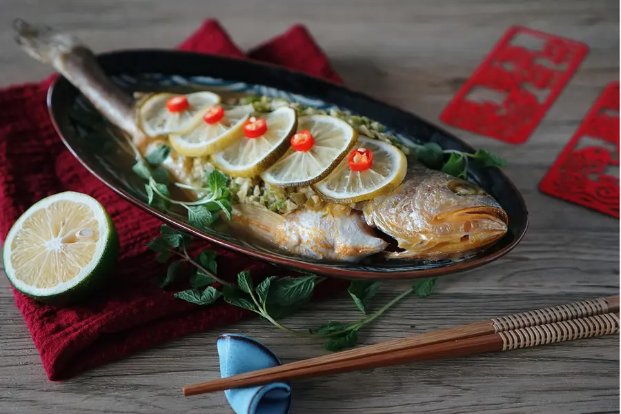 Hot and sour lemon steamed fish|Hot and sour can also be small and fresh step 0