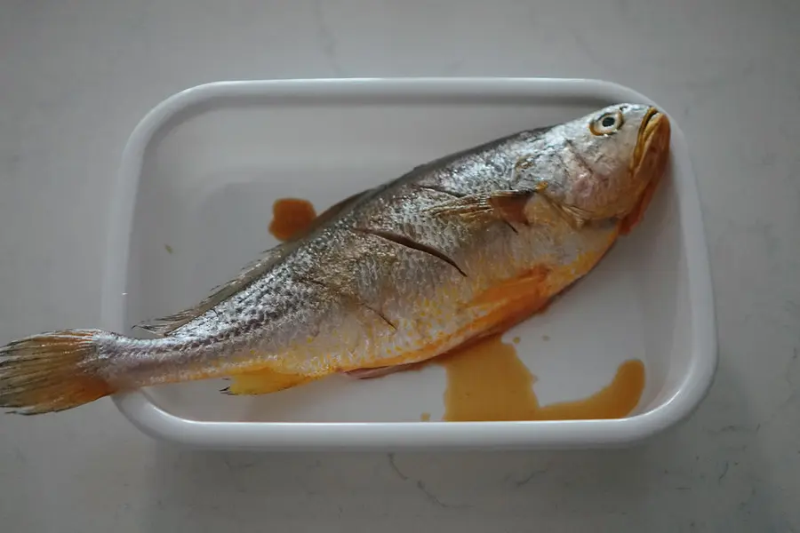 Hot and sour lemon steamed fish|Hot and sour can also be small and fresh step 0