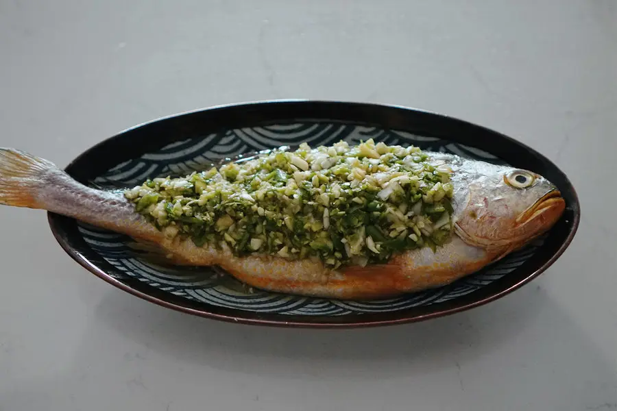 Hot and sour lemon steamed fish|Hot and sour can also be small and fresh step 0