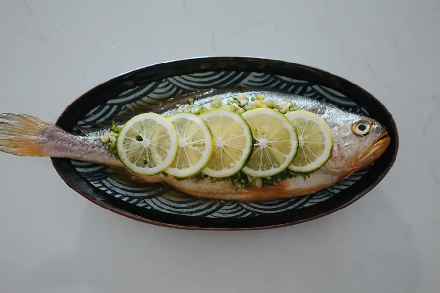 Hot and sour lemon steamed fish|Hot and sour can also be small and fresh step 0