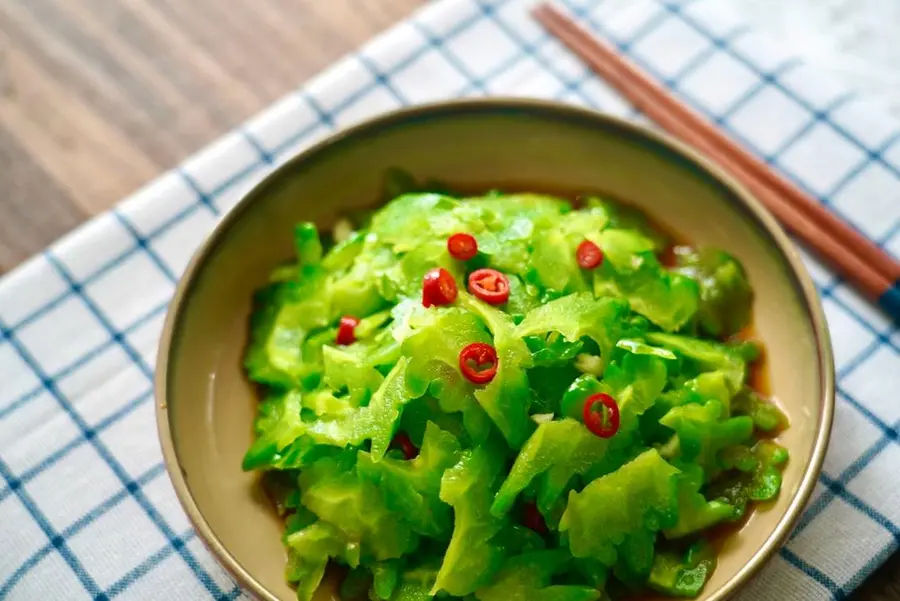 Cold bitter gourd (blue color, crispy taste)