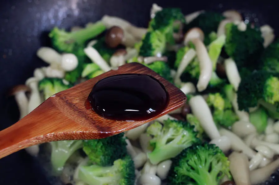 Little fresh! Stir-fried mushrooms with garlic broccoli step 0