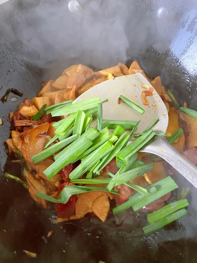 Stir-fried sausages with spring bamboo shoots step 0