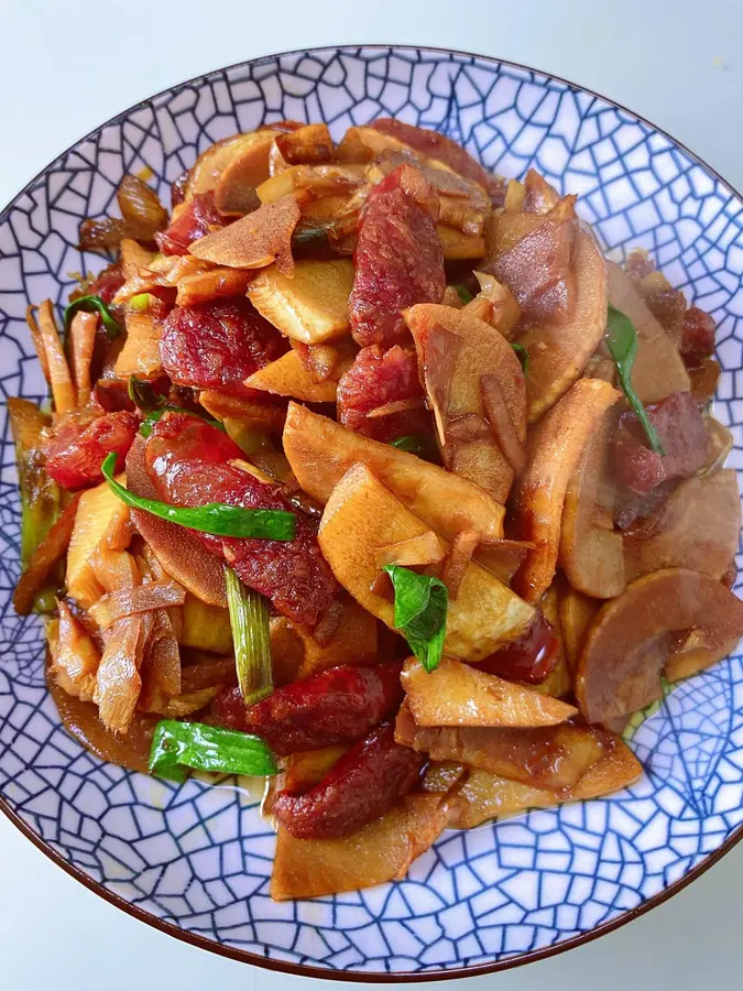 Stir-fried sausages with spring bamboo shoots step 0