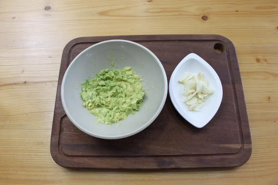 Small freshness - avocado pasta step 0