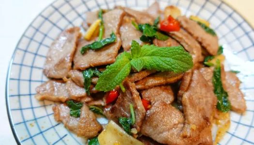 Stir-fried beef with mint - a small freshness in the meat dish world