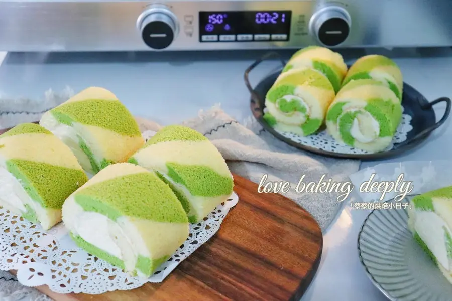 Colorful two-color cake rolls|small, fresh and high-value desserts step 0