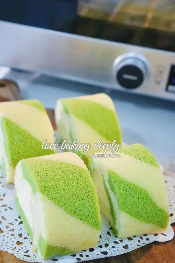 Colorful two-color cake rolls|small, fresh and high-value desserts step 0