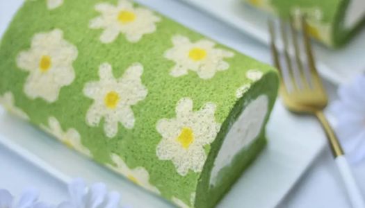 Small fresh daisy cake rolls