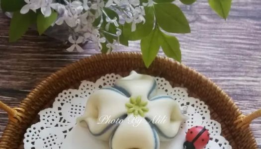 Small fresh flower steamed buns