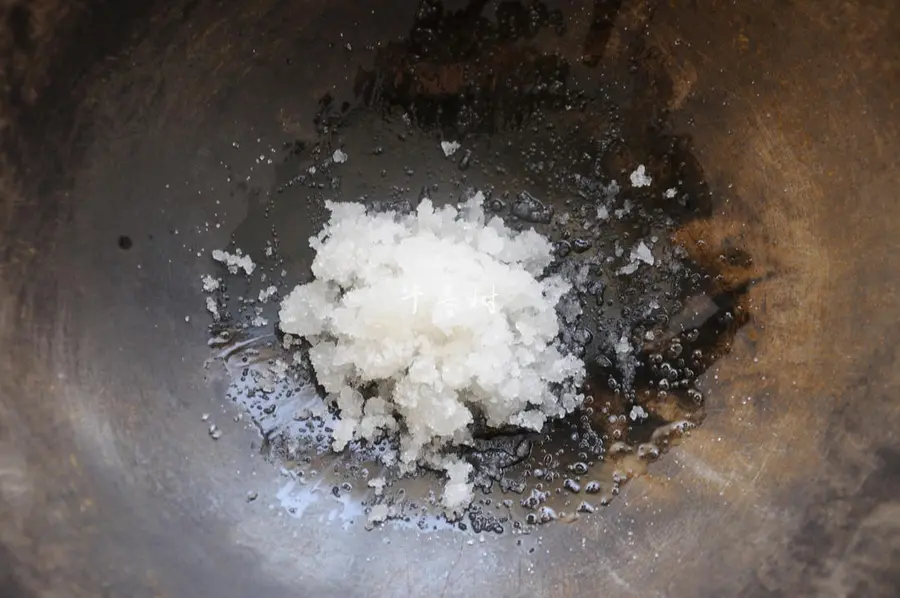 Pure dry goods technology sharing post: 6 morphological changes of white sugar in the process of frying sugar syrup, hanging cream, silk drawing, glass, tender juice, sugar color step 0