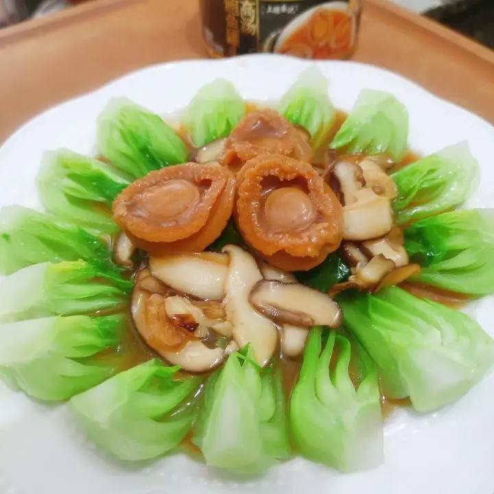 Chinese New Year's Eve Dinner ~ Small freshness on the table (shiitake mushroom abalone seared cabbage heart) step 0