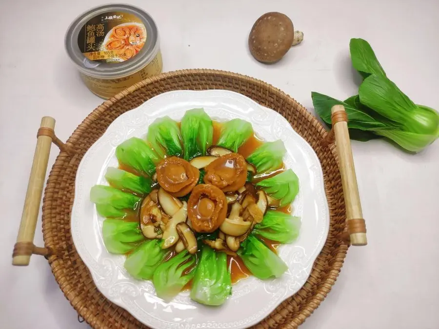 Chinese New Year's Eve Dinner ~ Small freshness on the table (shiitake mushroom abalone seared cabbage heart) step 0