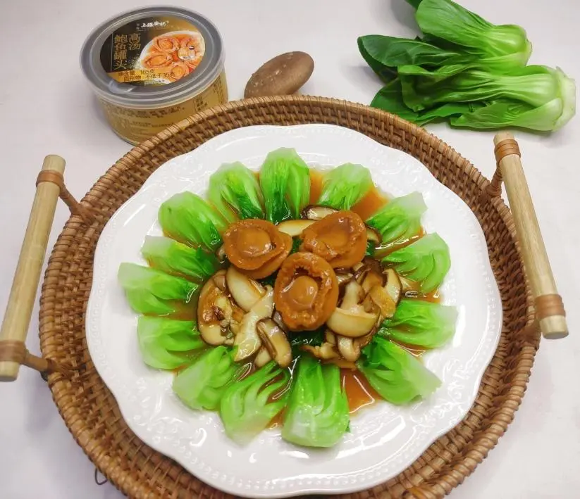 Chinese New Year's Eve Dinner ~ Small freshness on the table (shiitake mushroom abalone seared cabbage heart)