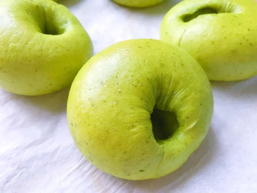 Healthy low-calorie spinach bagels step 0