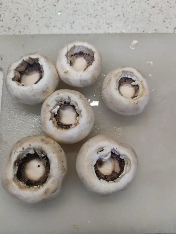 Boiled mushrooms  in oyster sauce are delicious step 0