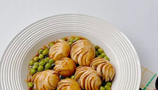 Boiled mushrooms  in oyster sauce are delicious