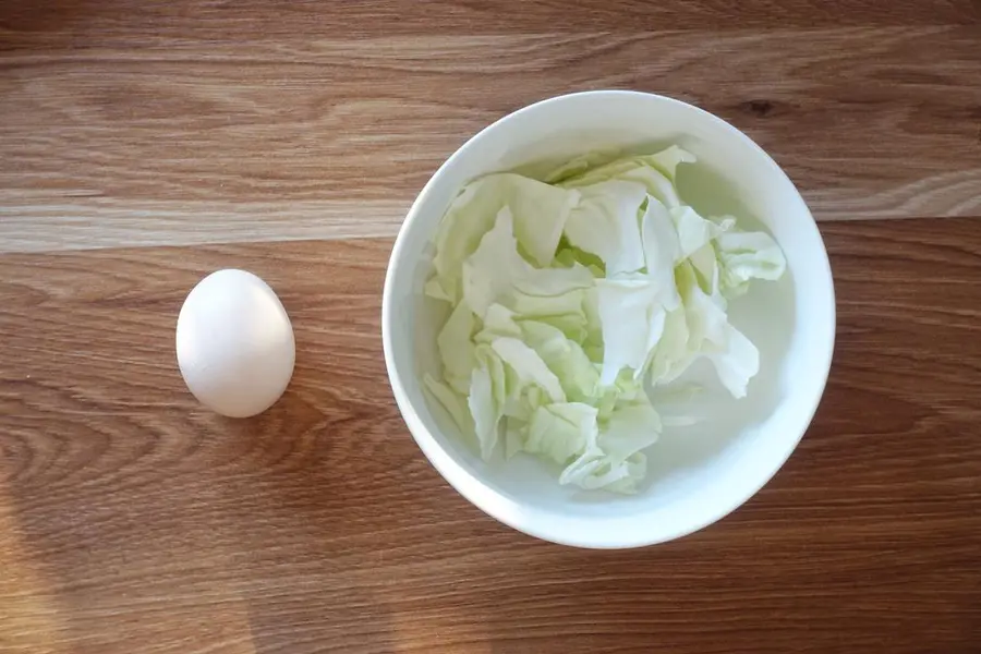 Cabbage quiche for a small fresh breakfast step 0