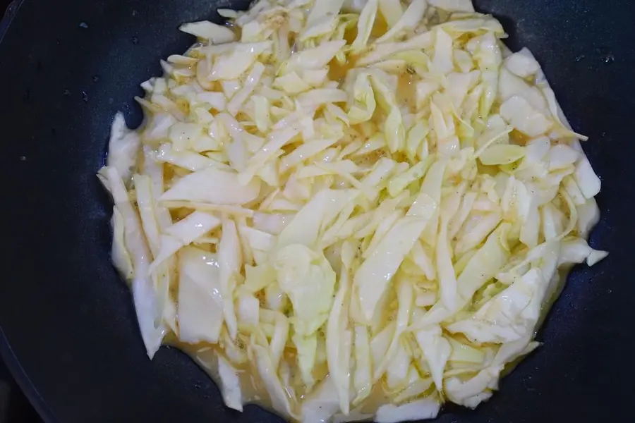 Cabbage quiche for a small fresh breakfast step 0