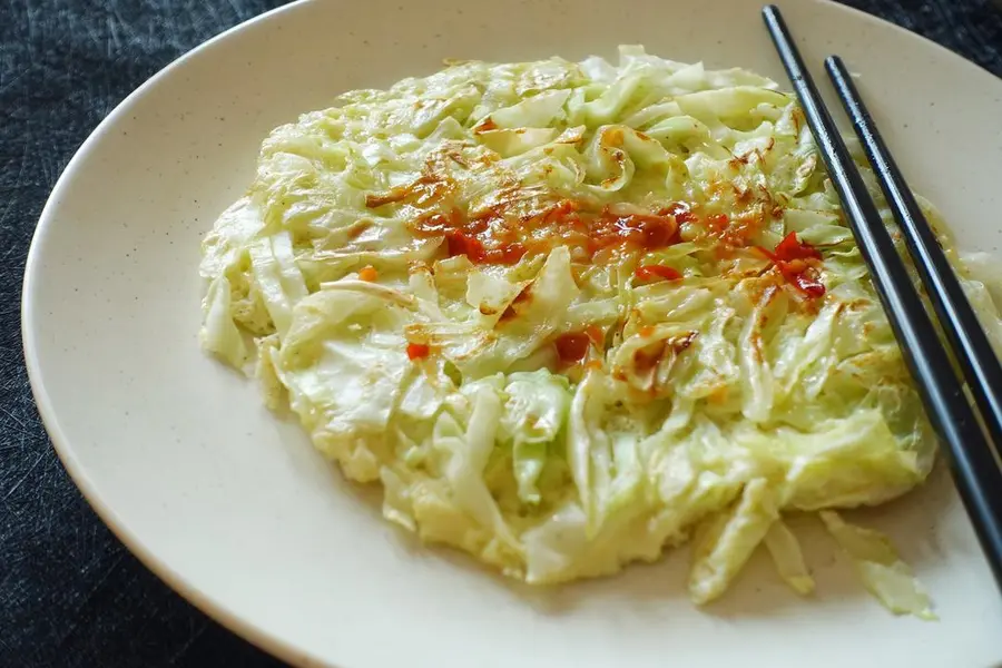 Cabbage quiche for a small fresh breakfast