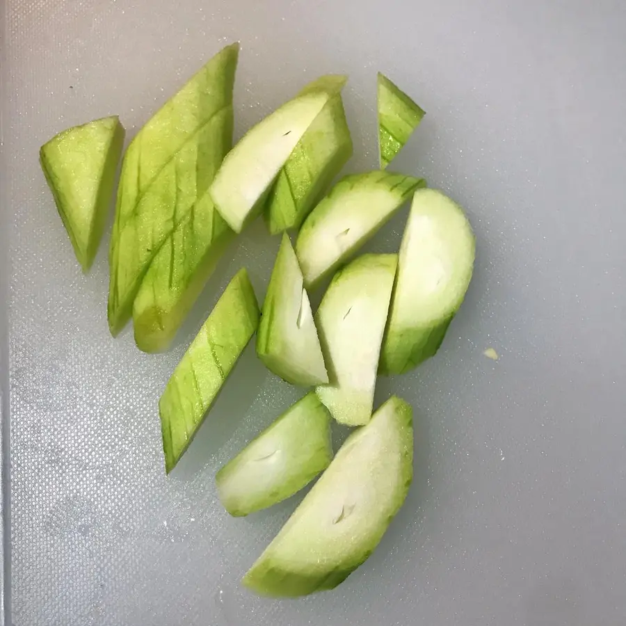 Crystal clear loofah fried shrimp step 0