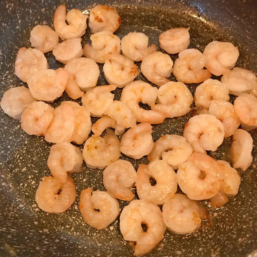 Crystal clear loofah fried shrimp step 0