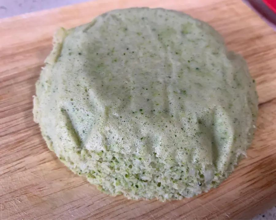 Baby 10-month-old food: super small and fresh broccoli yam cake step 0