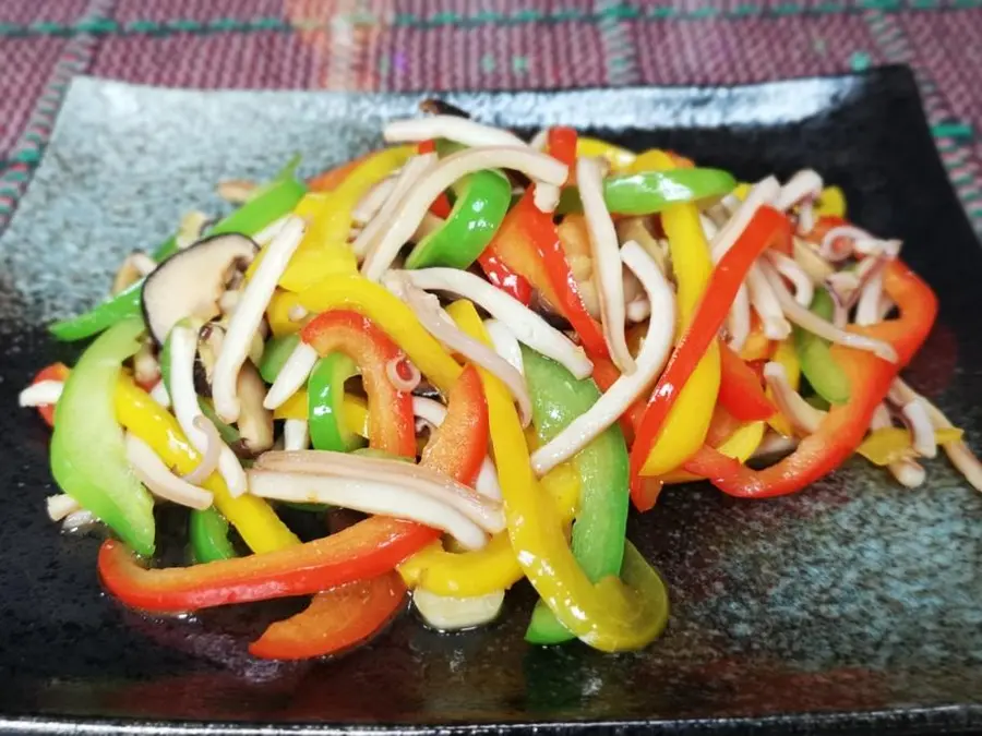 Colorful fresh squid - a small and fresh way to eat squid