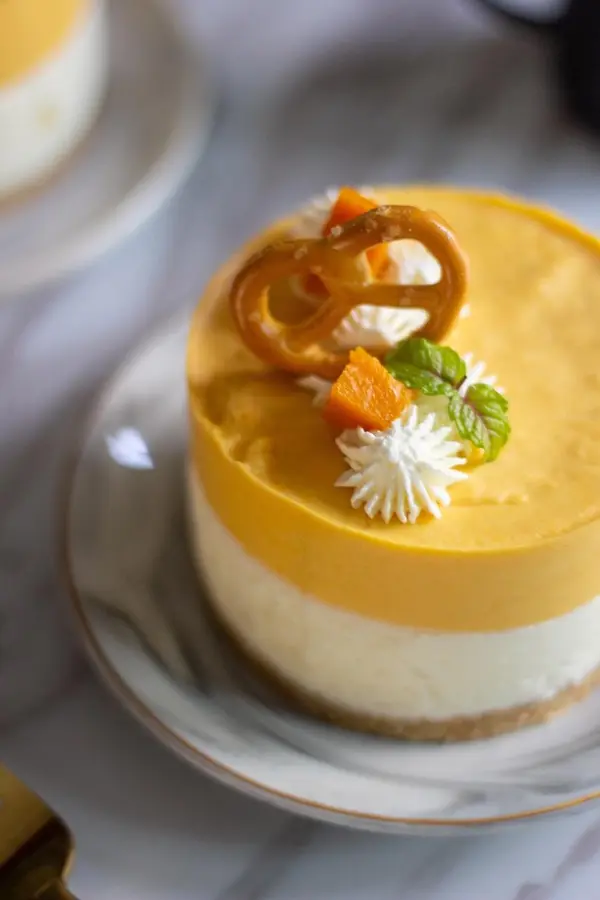 Yogurt pumpkin mush mousse cake  belongs to the little freshness of autumn step 0