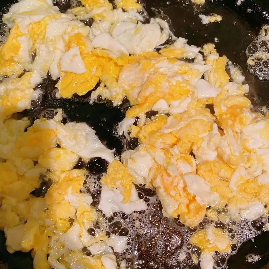 Scrambled eggs with asparagus with a small and fresh taste step 0