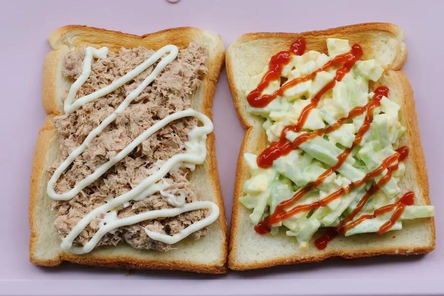 Tuna (tuna) egg salad sandwich â€” add cucumber to make it smaller and fresher step 0