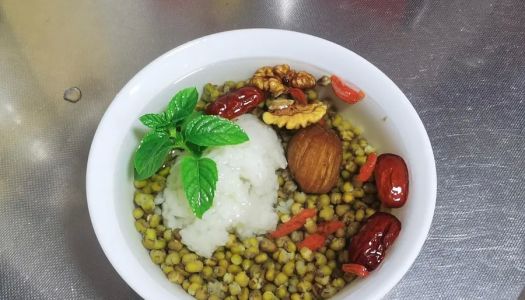 Su-style mint mung bean soup