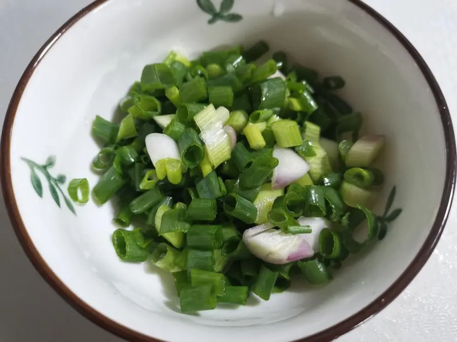 Small fresh version of steamed fish head with chopped pepper step 0