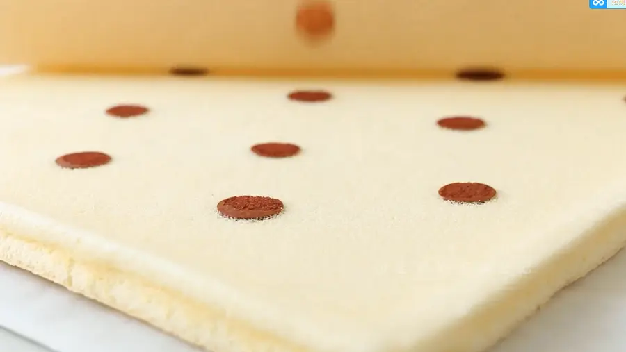 A polka dot cake roll that doesn't crack! Welcome spring with a small fresh cake~ step 0