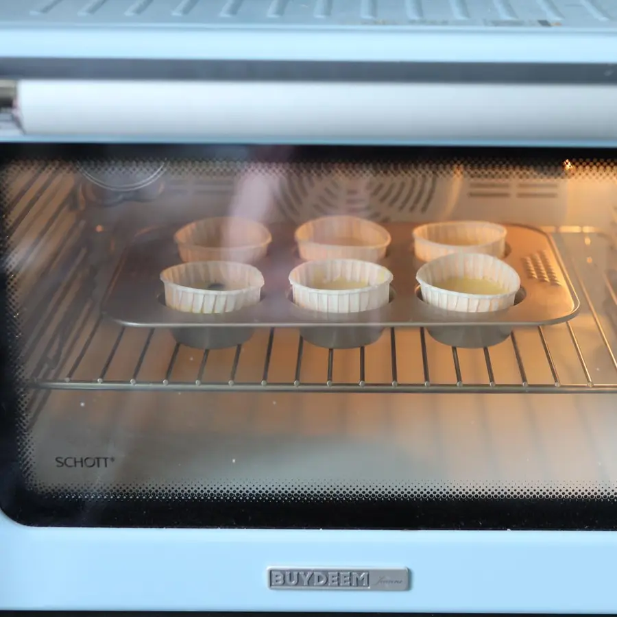 Small fresh popping blueberry cupcake step 0