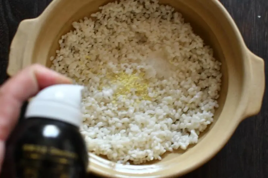 A little freshness in summer, claypot rice with cured cabbage~ step 0