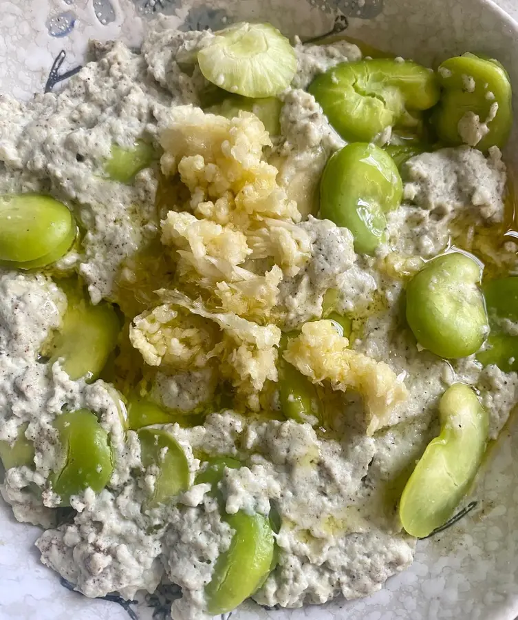 Steamed broad beans with small fresh  stinky tofu step 0