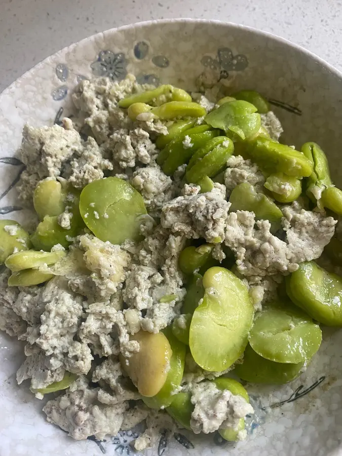 Steamed broad beans with small fresh  stinky tofu step 0