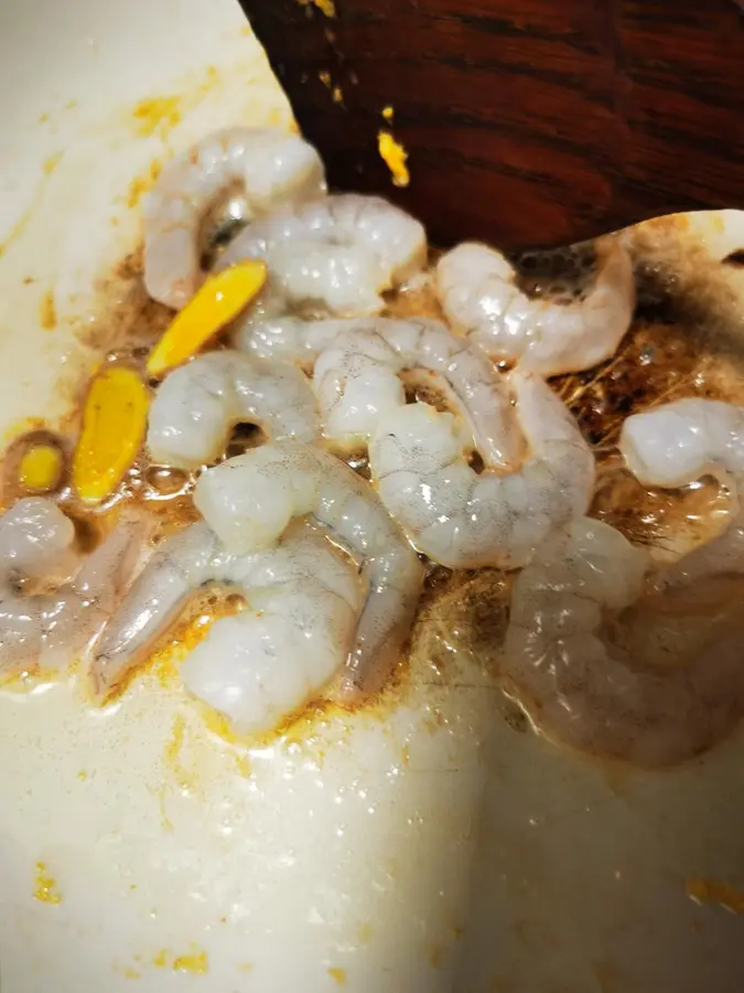 Stir-fried shrimp with loofah step 0