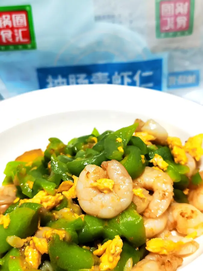 Stir-fried shrimp with loofah