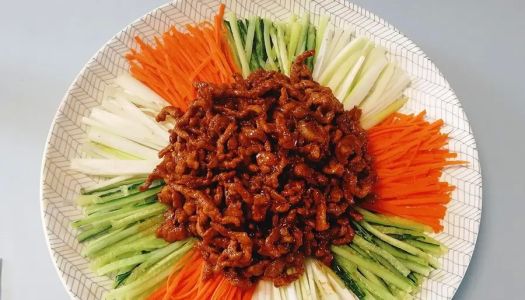 Learn to make shredded pork in Beijing sauce and bring cakes