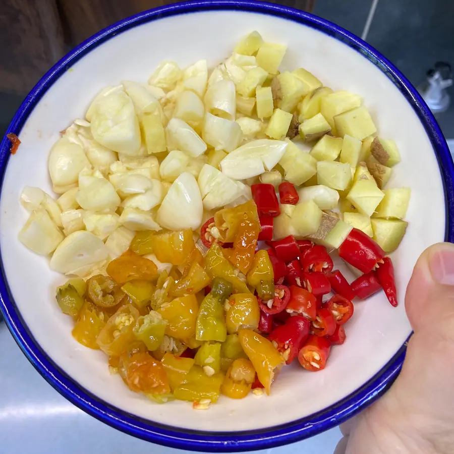 Stir-fried yellow beef, the meat is tender and fragrant! It's so delicious it's a rice killer! step 0