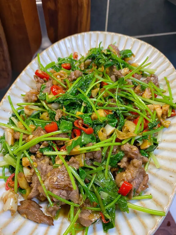 Stir-fried yellow beef, the meat is tender and fragrant! It's so delicious it's a rice killer!